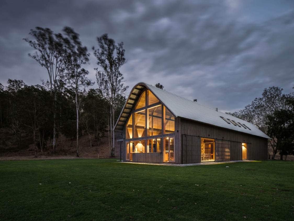 barn style home exterior